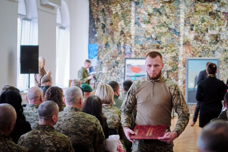 На фото - захисників і захисниць відзначили на Черкащині