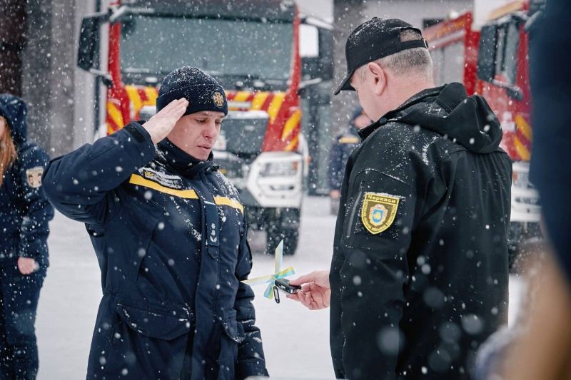 На фото - рятувальників Черкащини технічно підсилили