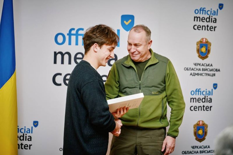 На фото - Ігор Табурець і фіналіст змагань