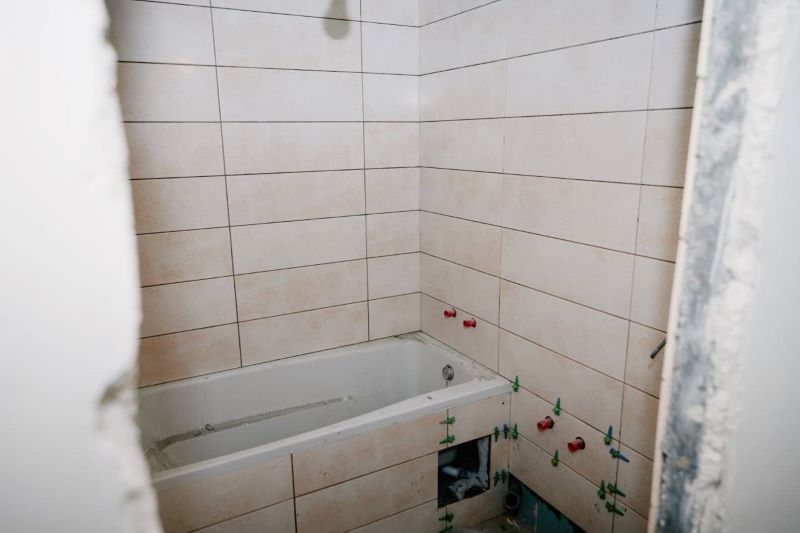 На фото - відновлена ванна кімната