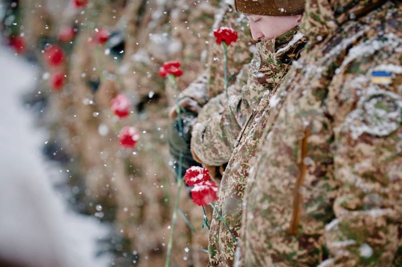 На фото - пам'ятні заходи до Дня Героїв Небесної Сотні