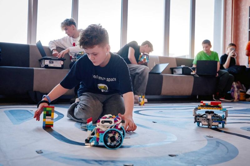 На фото - На Черкащині відбувся регіональний робофест