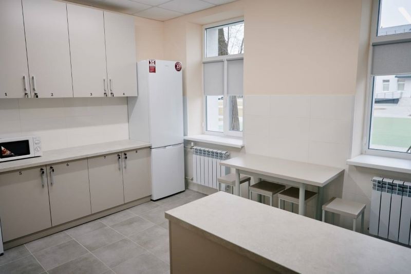 На фото - відремонтована кухня