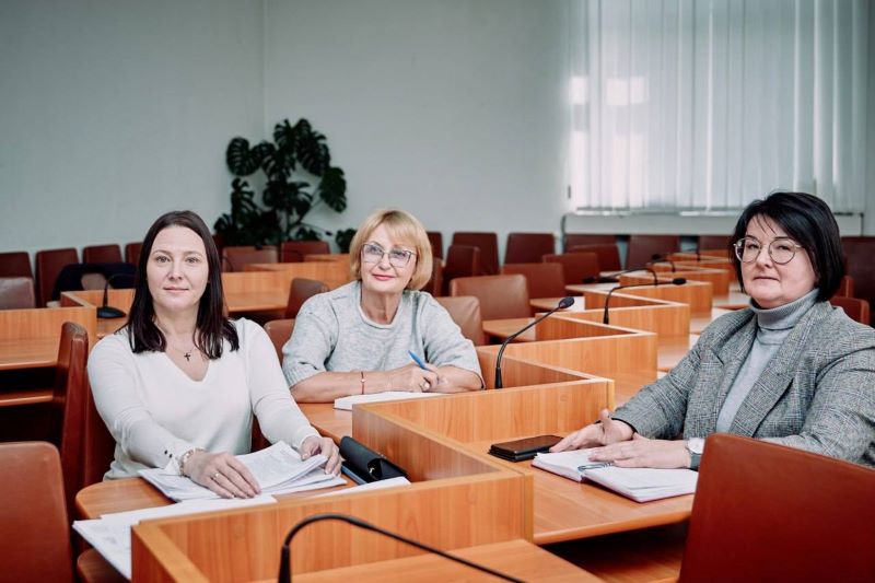 На фото - учасники засідання платформи “Діалог з громадами”