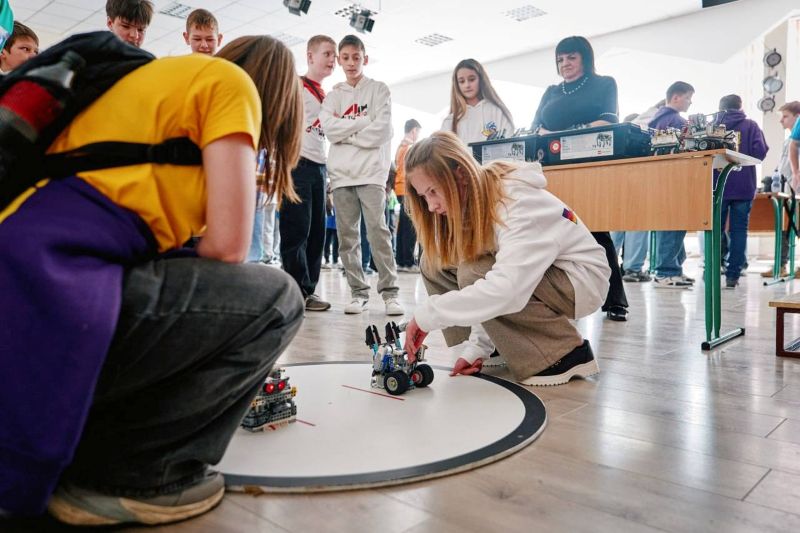 На фото - На Черкащині відбувся регіональний робофест