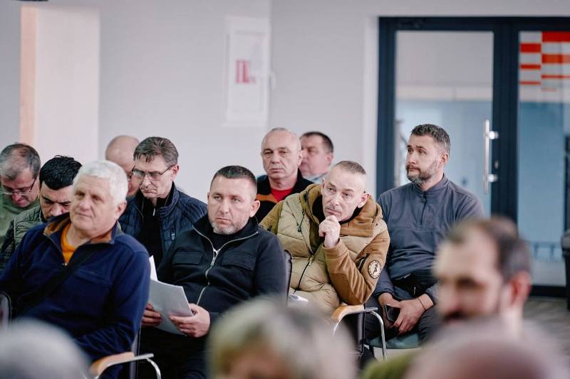 На фото - Консультативна рада ветеранів при ОВА