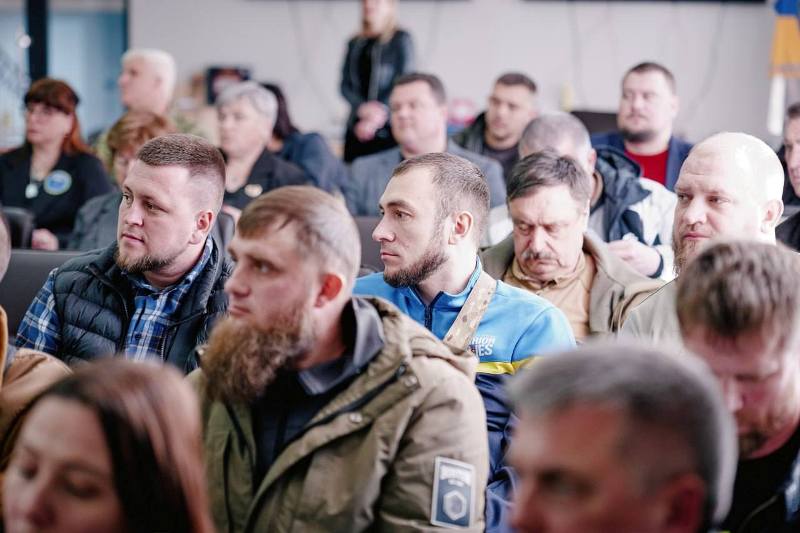 На фото - Консультативна рада ветеранів при ОВА