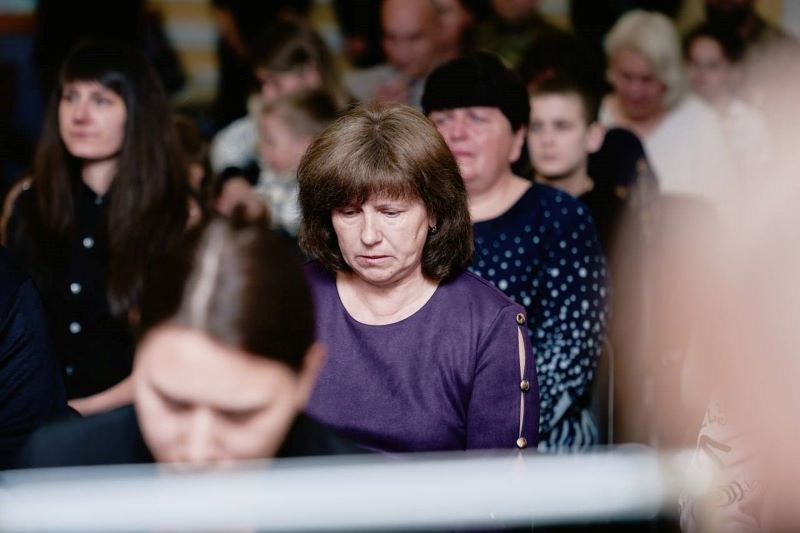 На фото - рідні загиблих правоохоронців