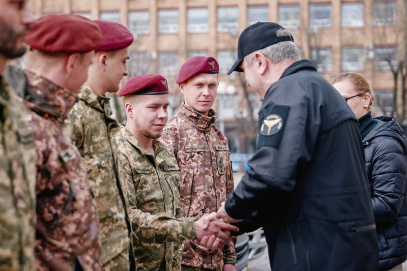 На фото - Ігор Табурець і військові