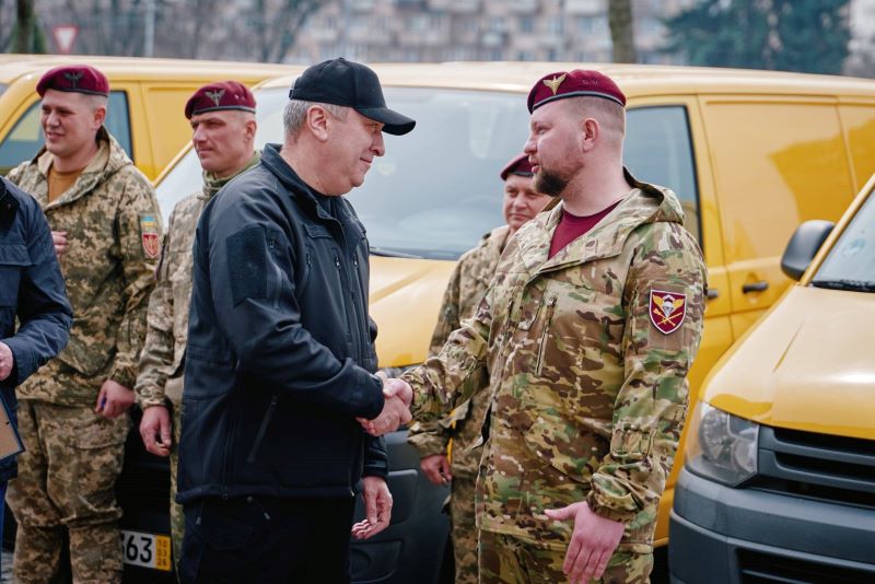 На фото - Ігор Табурець і військові