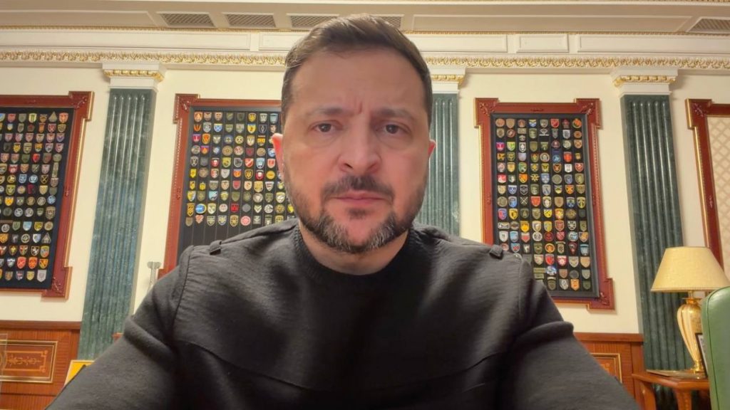 На фото - звернення Президента України