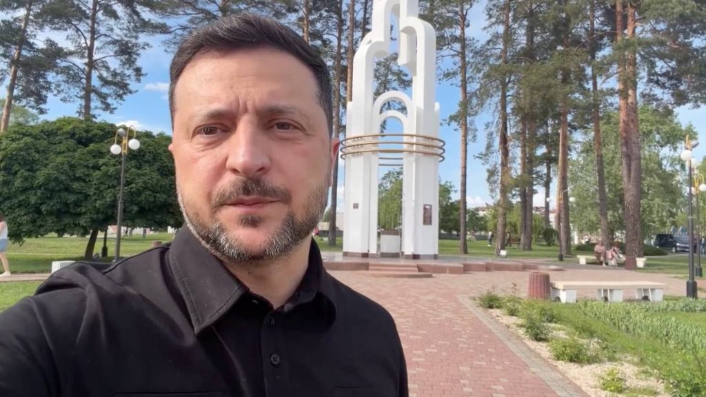 На фото - Звернення Президента України