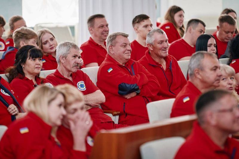 На фото - «Дякуємо за стійкість!»: очільник області привітав команду «103» із професійним днем