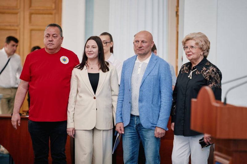 На фото - «Дякуємо за стійкість!»: очільник області привітав команду «103» із професійним днем
