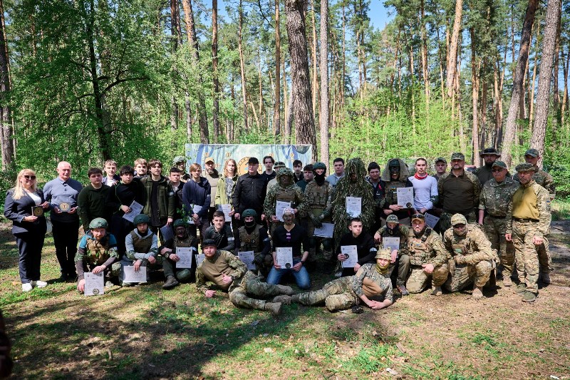 На фото - Готові діяти: студенти Черкащини опановують основи нацспротиву 