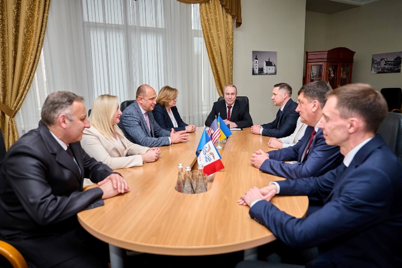 На фото -   Черкащина та штат Айова (США) перепідписали Угоду про партнерство