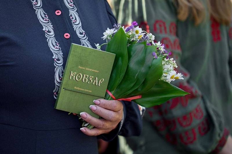 На фото - На Черкащині вшанували Великого Кобзаря