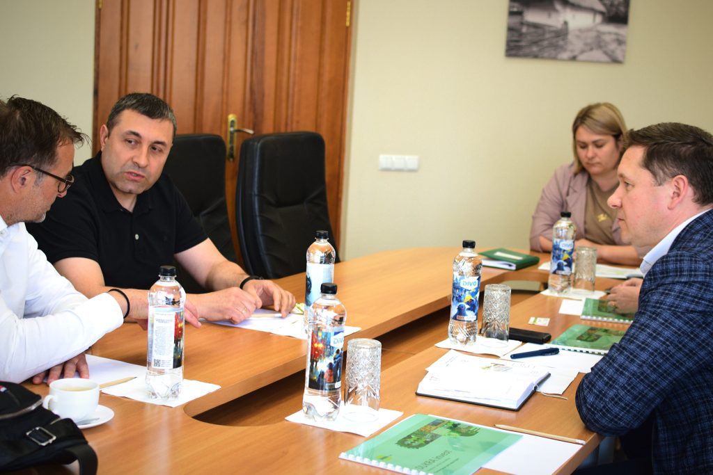 На фото -Від сировини до готового продукту: на Черкащині презентували інвестпроєкт із агропереробки