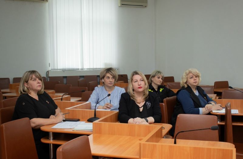 На фото - Пріоритети галузі: в ОВА провели онлайн-нараду для освітян