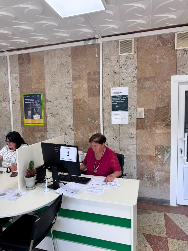 На фото - Без бар’єрів: на Черкащині моніторять доступність ЦНАПів