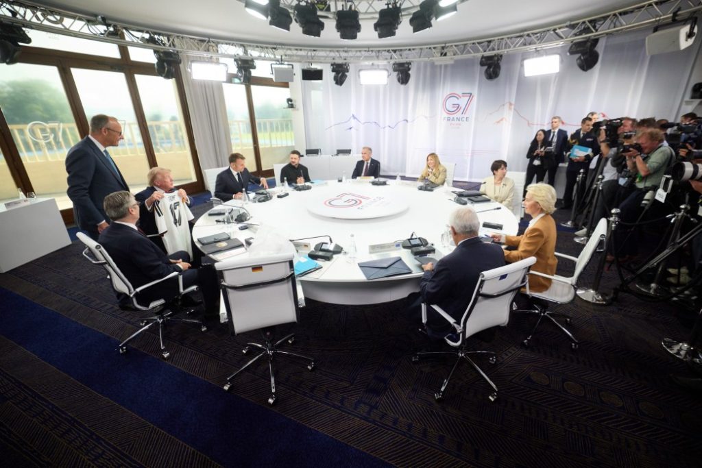 На фото - У Франції відбулася зустріч у форматі G7 – Україна