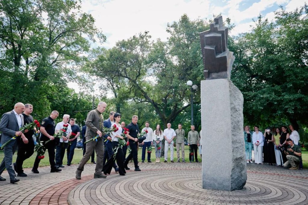 На фото - У Черкасах відбулися заходи з нагоди 30-ї річниці Конституції України