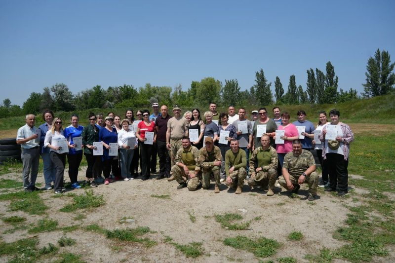 на фото - В Умані перша група курсантів завершила навчання за програмою підготовки громадян до нацспротиву