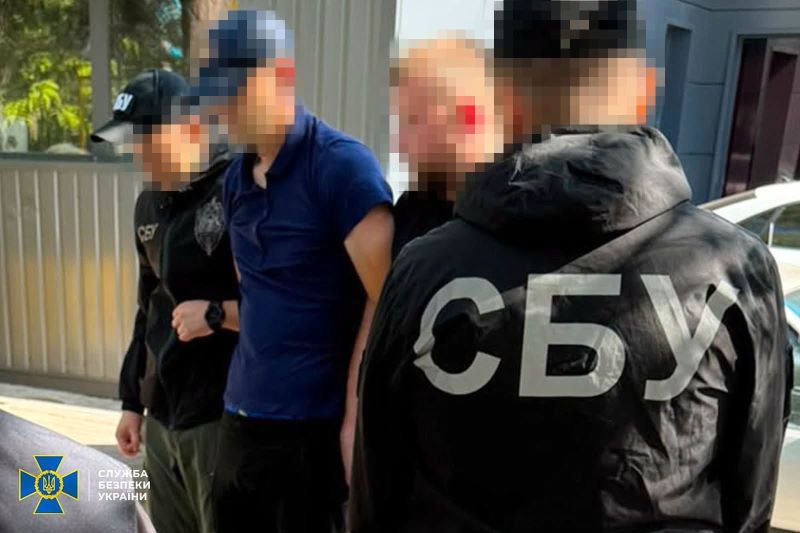 На фото - СБУ та Нацполіція заблокували ще одну «ухилянтську схему» в Черкасах