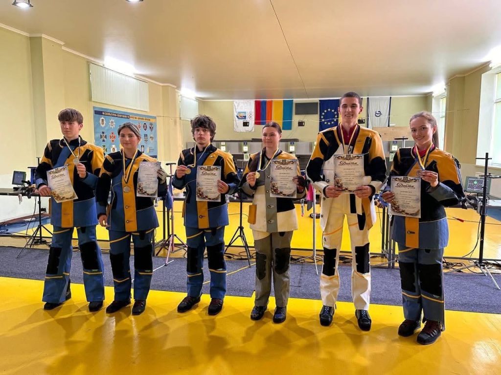 на фото - Черкаські стрільці здобули нагороди чемпіонату України