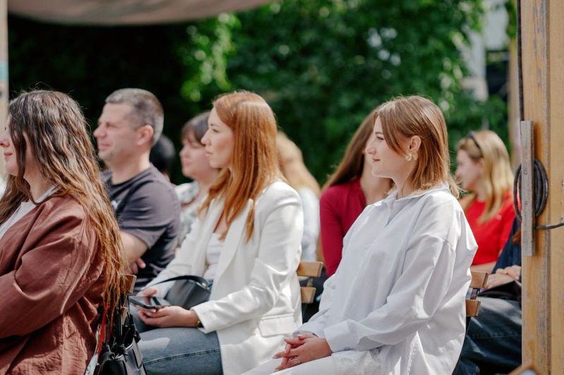 На фото - Молодіжний open air: Ігор Табурець зустрівся із проактивною молоддю Черкащини
