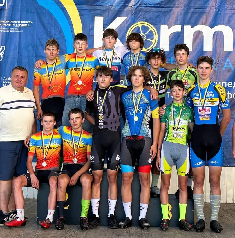 на фото - Черкаські велосипедисти здобули нагороди чемпіонату України