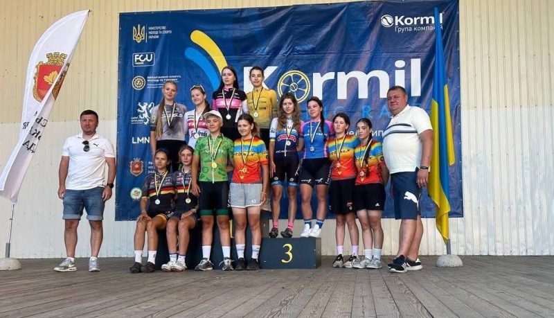 на фото - Черкаські велосипедисти здобули нагороди чемпіонату України