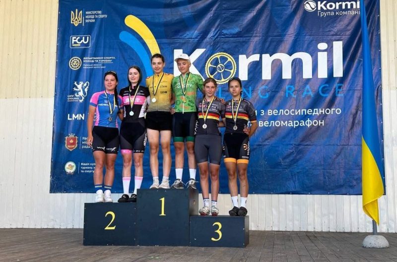 на фото - Черкаські велосипедисти здобули нагороди чемпіонату України