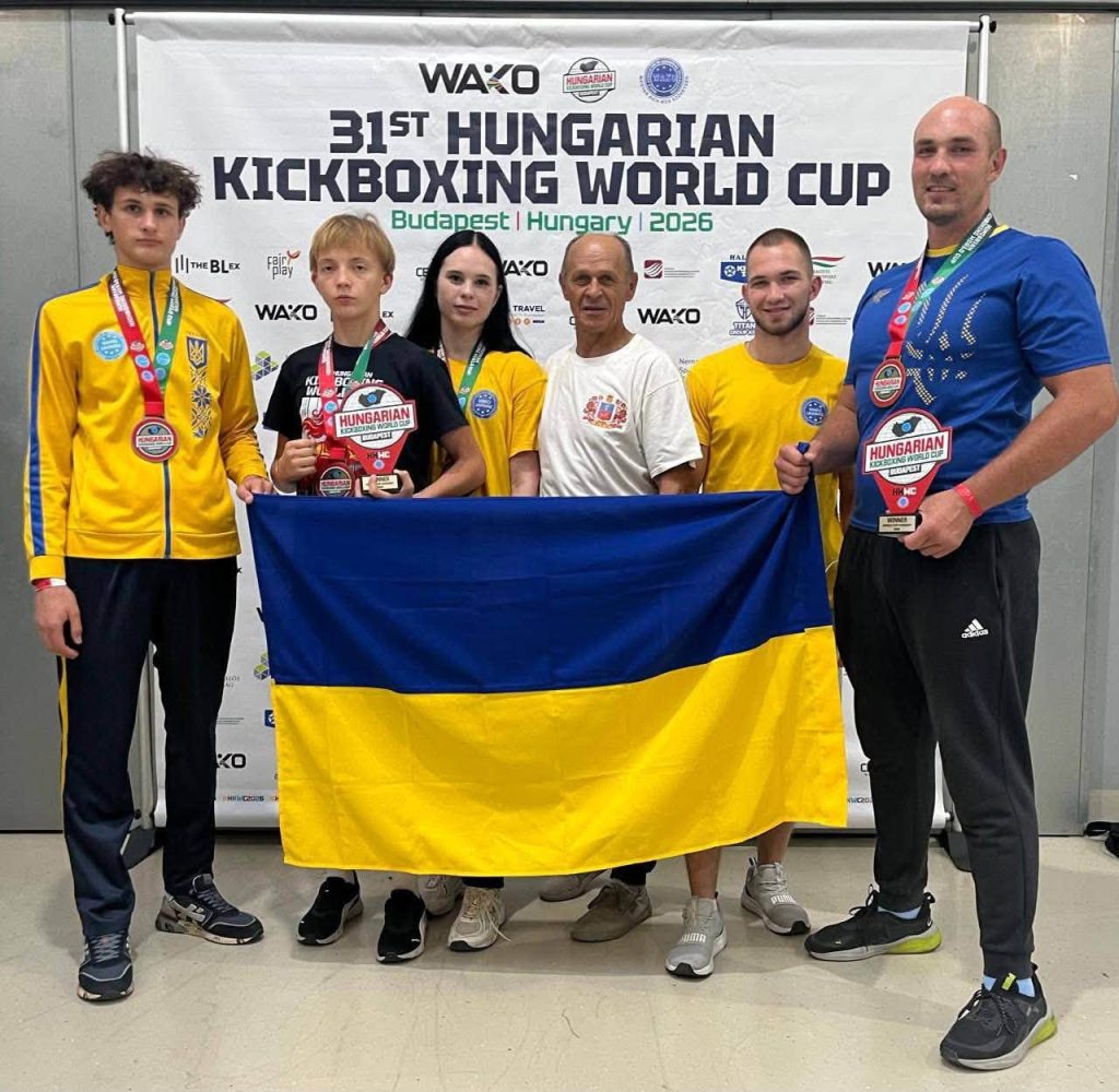 на фото - Спортсмени Черкащини здобули вісім нагород на Кубку світу з кікбоксингу