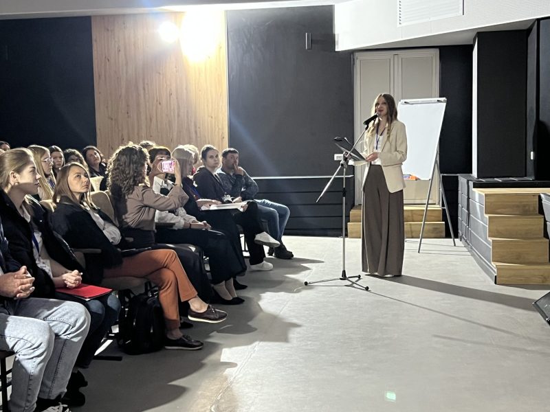 на фото -На Черкащині стартували навчання для молодих активістів