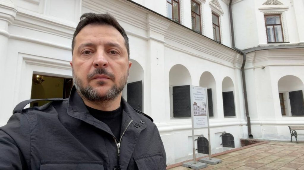На фото - Звернення Президента України