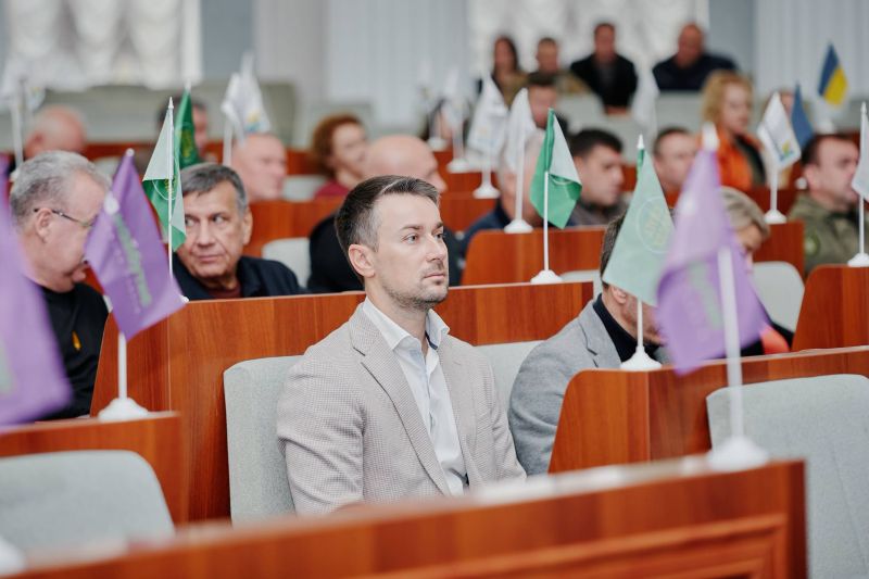 На фото - Черкаська обласна рада – з обраним головою