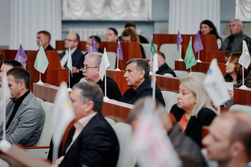 На фото - Черкаська обласна рада – з обраним головою