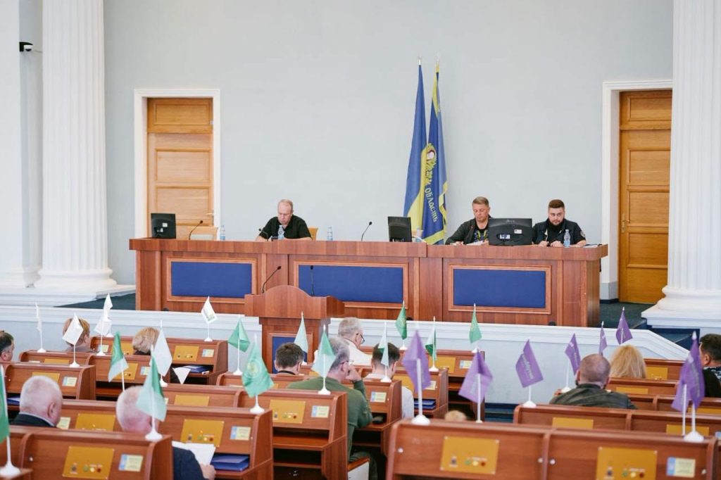 на фото - Ігор Табурець взяв участь у засіданнях обласної ради.