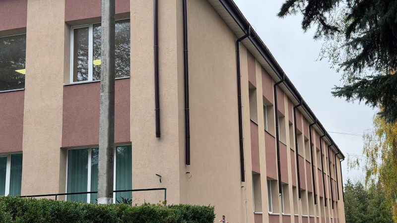 На фото - На Черкащині відновили гімназію, пошкоджену ворожим обстрілом